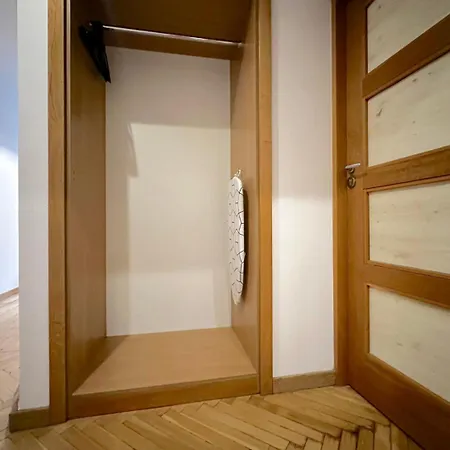 Elk - 5 Minutes To Molo & Seaside