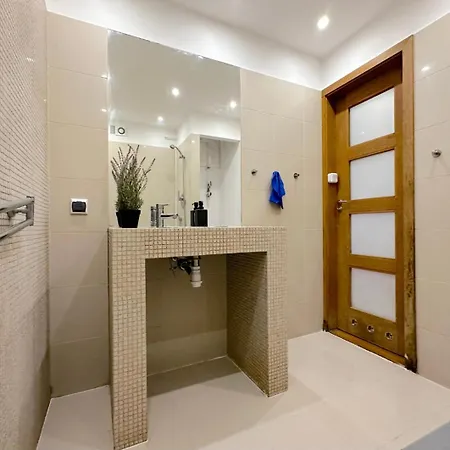 Elk - 5 Minutes To Molo & Seaside